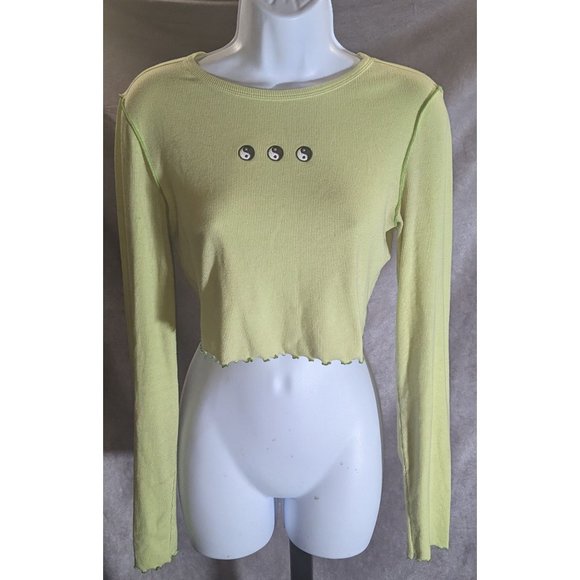 Forever 21 Yin Yang Lettuce Edge Top - Picture 1 of 6